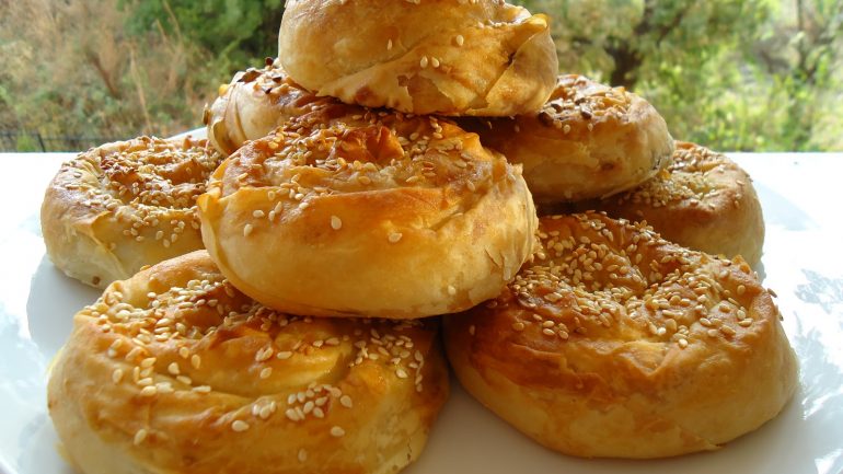Kıymalı Patatesli Gül Börek