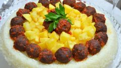 Tart Kalıbında Köfteli Pilav