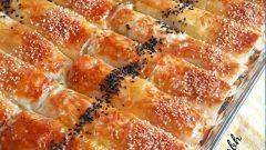 Baklava Yufkasından Ispanaklı Börek