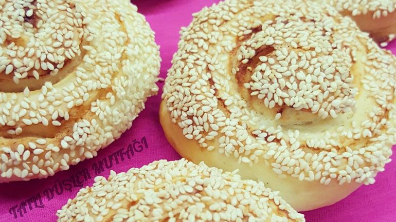 Peynirli Susamlı Rulo Poğaça