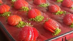 Tahinli Çilekli Kek