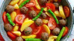 Tencerede Misket Köfteli Patates Yemeği