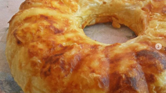 Kek Kalıbında Peynirli Börek