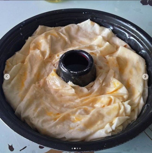 Kek Kalıbında Peynirli Börek