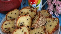 Yoğurtlu Üzümlü Kek