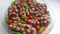 Misket Köfteli Patlıcan Sandalı
