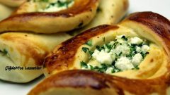 Peynirli Karnıyarık Poğaça