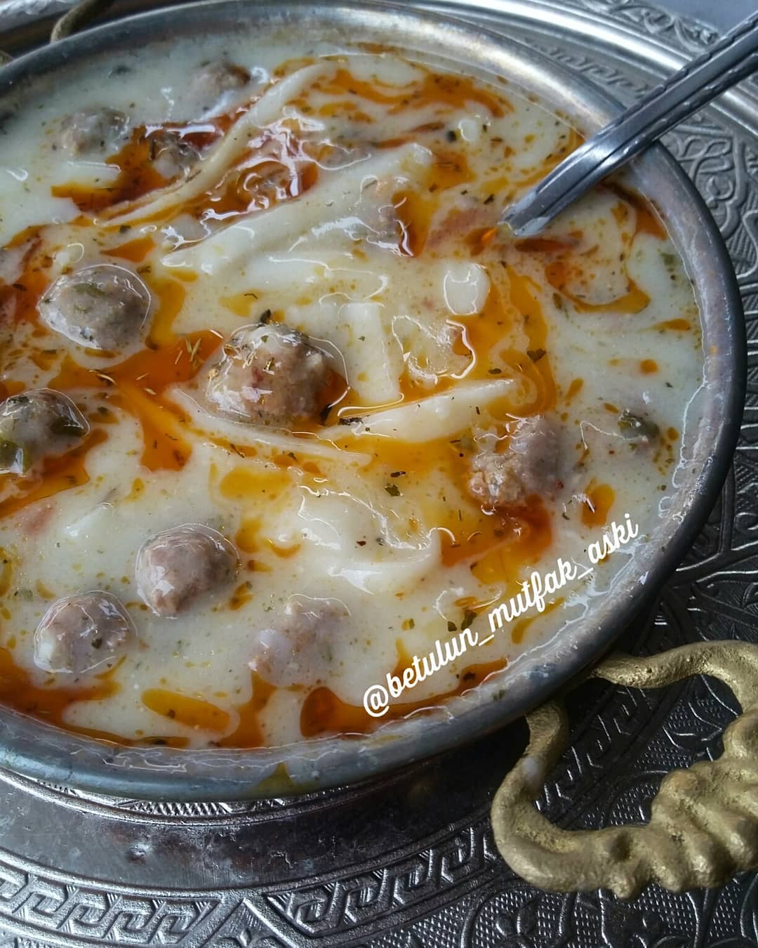 Erişteli Köfteli Yoğurt Çorbası