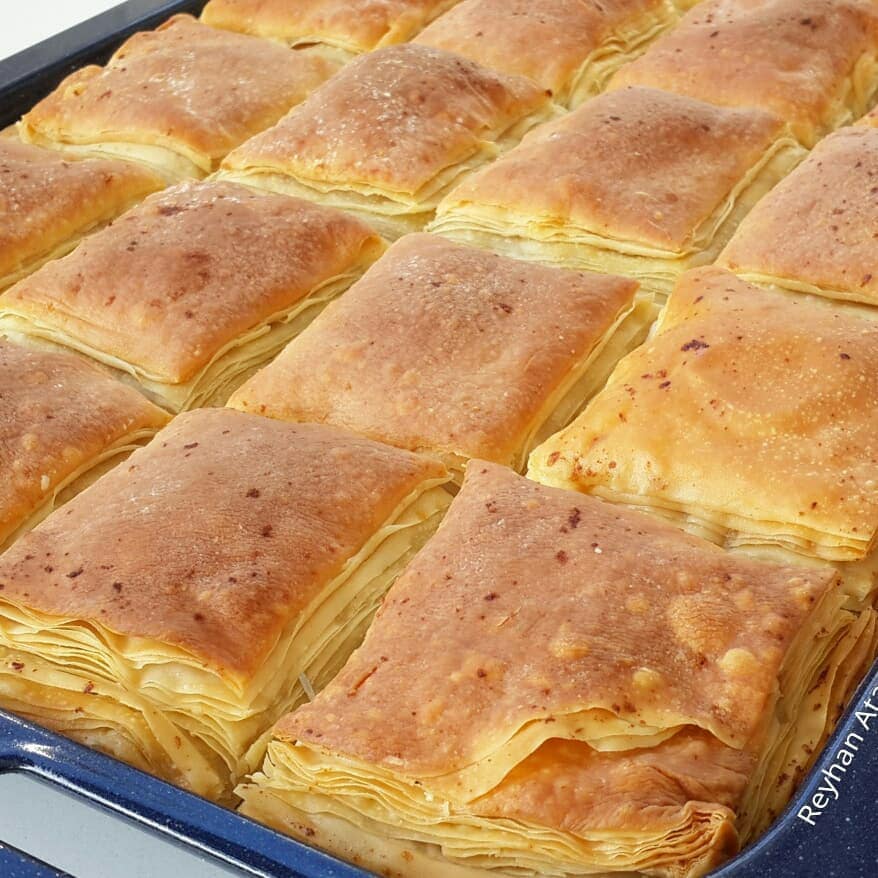 Nişastalı El Açması Börek Nişastalı El Açması Börek