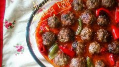Domates Soslu Köfte
