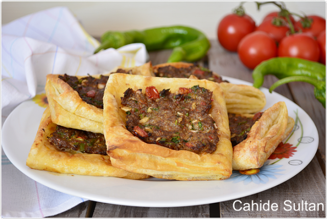 Hazır Yufkadan Lahmacun Börek Nefis Tarifler