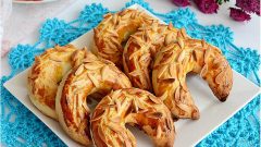 Pastane Usulü Ay Çöreği