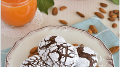 Çikolatalı Bademli Çatlak Kurabiye