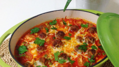 Fırında Güveç Kabında Sebzeli Köfte