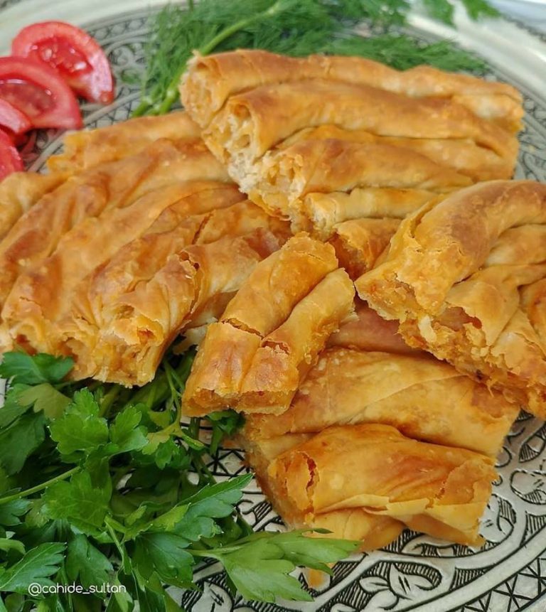 Patatesli El Açması Börek Nefis Tarifler