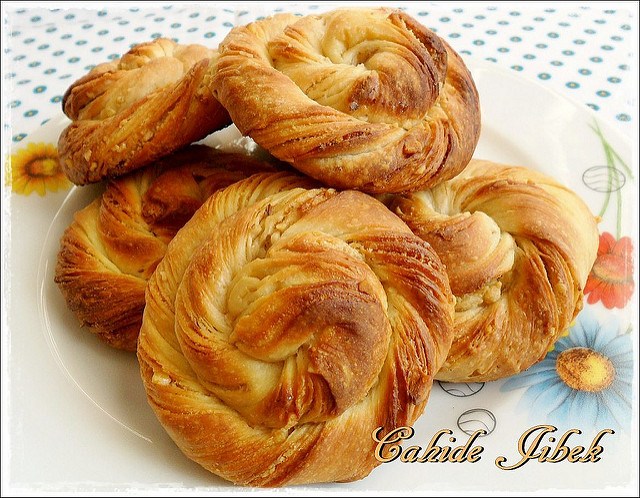 Tahinli Cevizli Bükme Çörek