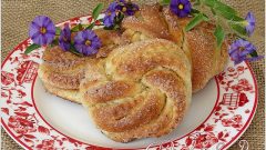 Tarçınlı Şeritli Tatlı Çörek