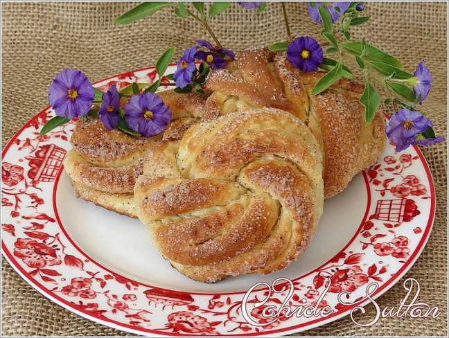 Tarçınlı Şeritli Tatlı Çörek