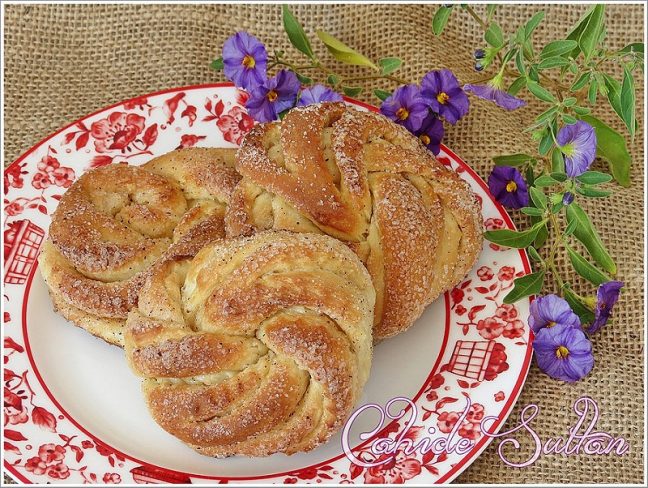 Tarçınlı Şeritli Tatlı Çörek