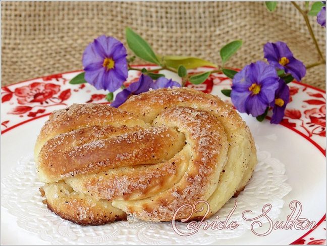 Tarçınlı Şeritli Tatlı Çörek