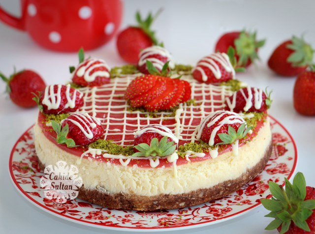 Kaymaklı Çilekli Cheesecake