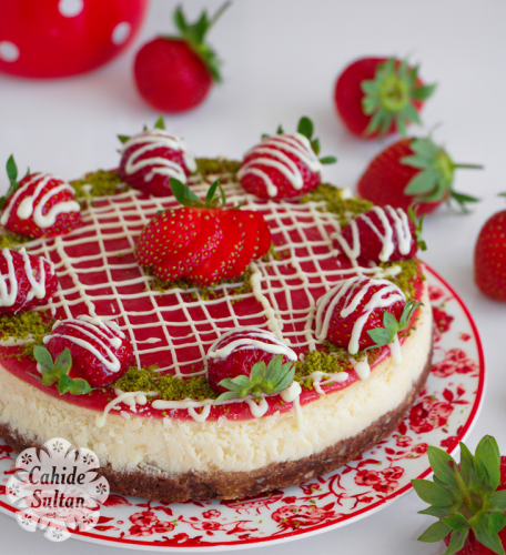 Kaymaklı Çilekli Cheesecake