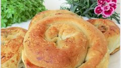 Elde Açma Ispanaklı Gül Böreği