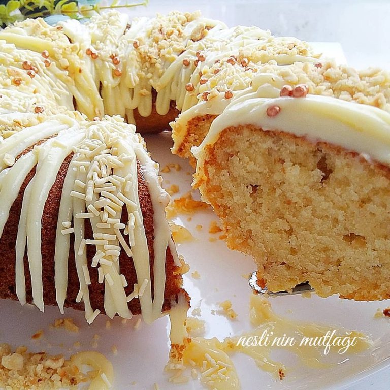 FINDIKLI BEYAZ ÇİKOLATA SOSLU KEK Nefis Tarifler