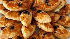 BAYATLAMAYAN PEYNİRLİ POĞAÇA